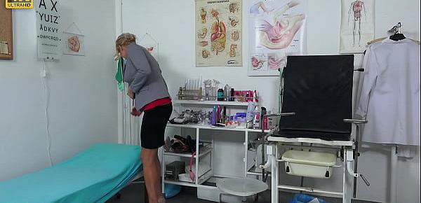  Hot blonde Nicole Star fisted till she cums by her gynecologist